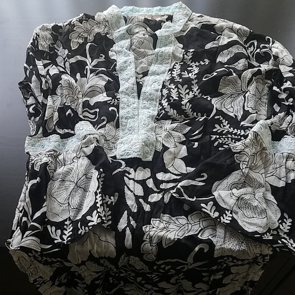 Cute top - Picture 3 of 4